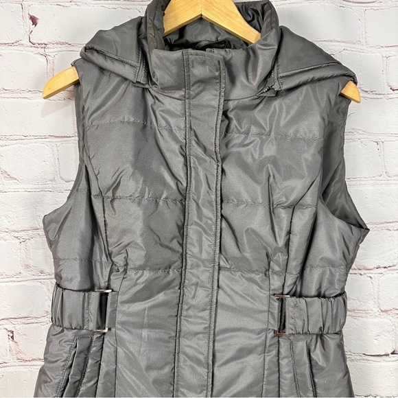 Womens Puffer Vest size Medium grey Sleeveless Hooded Fitted Zip Snap Outerwear - Picture 5 of 9